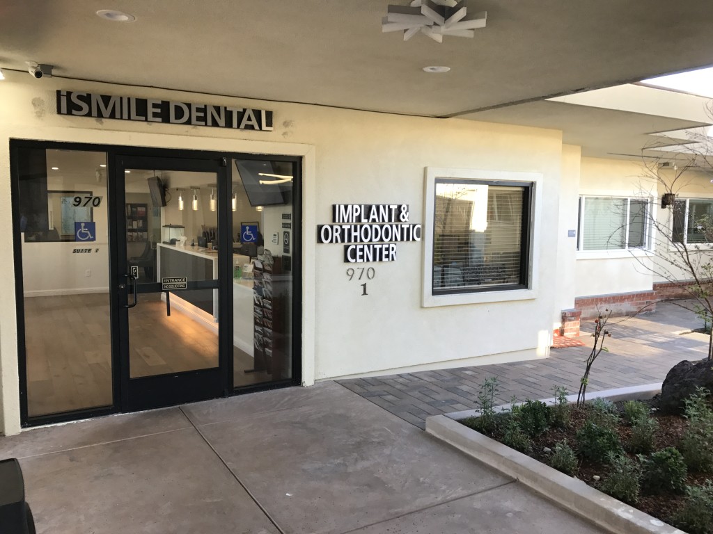 iSmile Dental office exterior entrance
