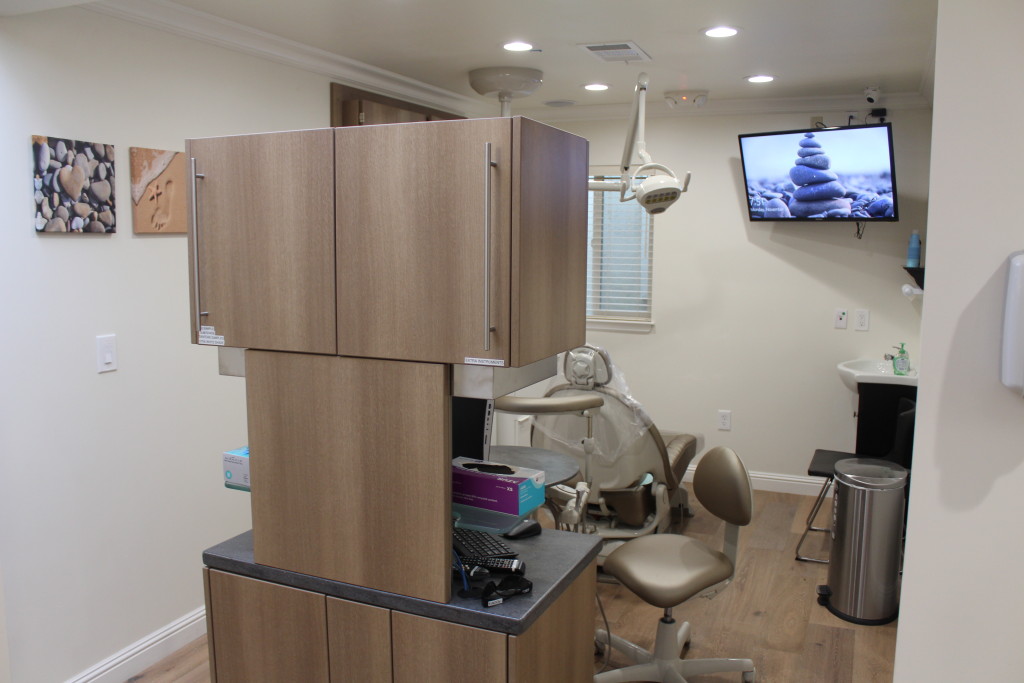iSmile Dental office exam room with television