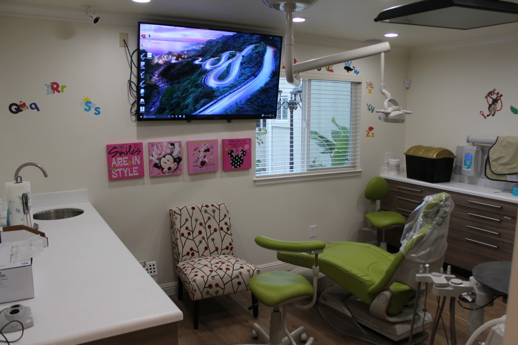 iSmile Dental office exam room with television
